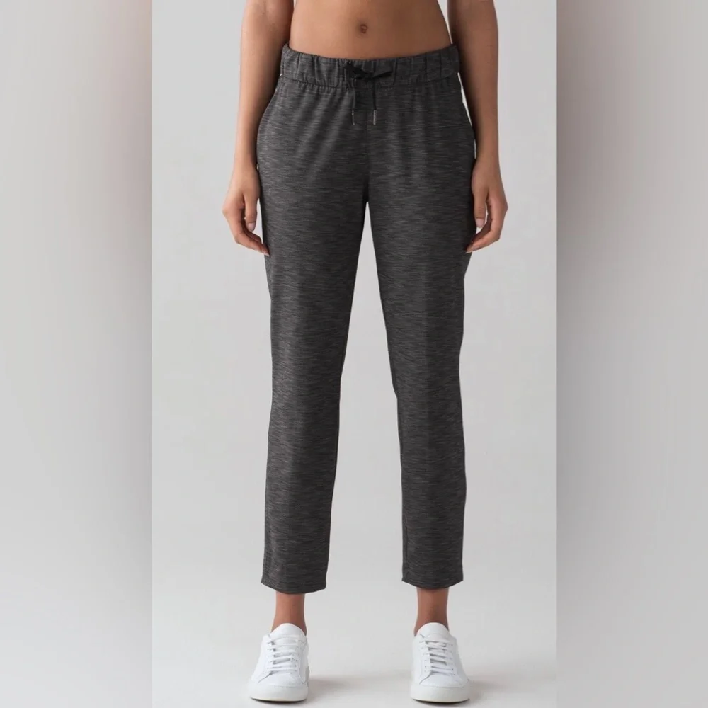 Lululemon, On The Fly Pant, Heathered Black, Size 4 - Picture 2 of 12